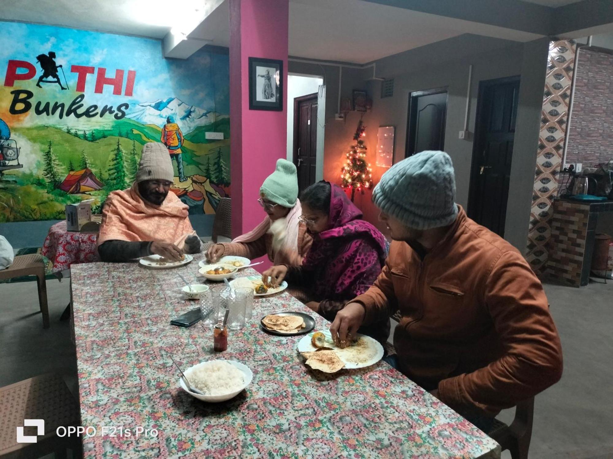 Pathi Bunkers Hostel Дарджилинг Екстериор снимка